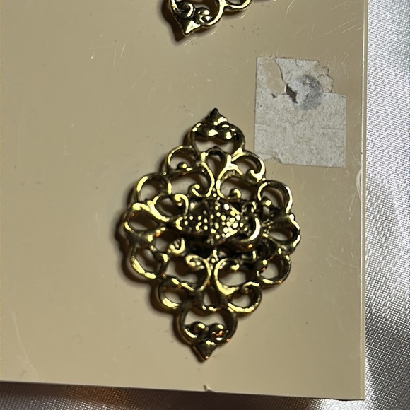 Gold Filagree Shoe Clips- Dress Up Your Pumps! - Picture 3 of 4